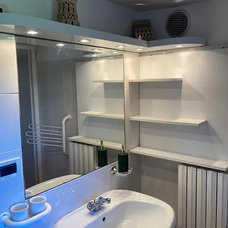Cozy Flat In Pedestrian Old Village 산 시로