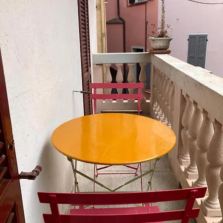 Cozy Flat In Pedestrian Old Village 아파트 산 시로